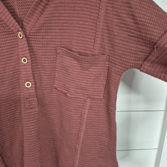 New In Raw Edge Detail Hooded Knit Woman's Top Dark Mauve Size Small - Picture 2 of 9
